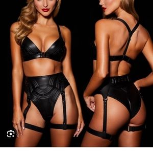 hoheybirdette garter use 1time like new size small